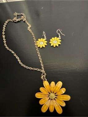 Yellow Daisy Pendant Necklace and Earrings Set - Women Jewelry
